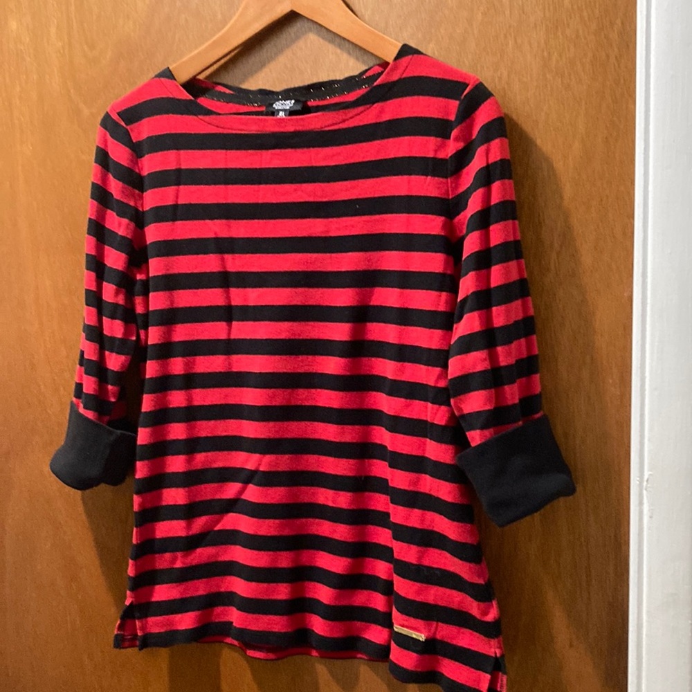 Ladies Black & Red 3/4 length sleeve Jones New York top